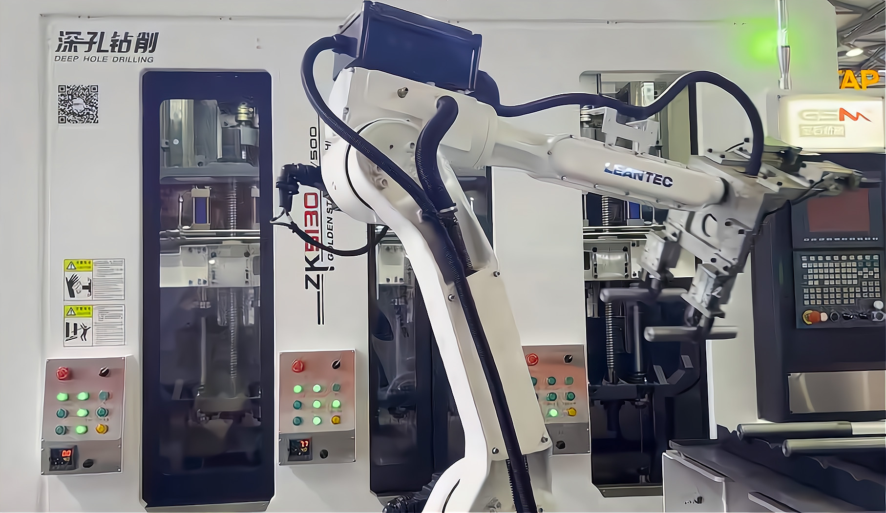 ZK5120×6/500 倒立六軸深孔鉆床配置六軸機器人，加工新能源電機軸單機自動化